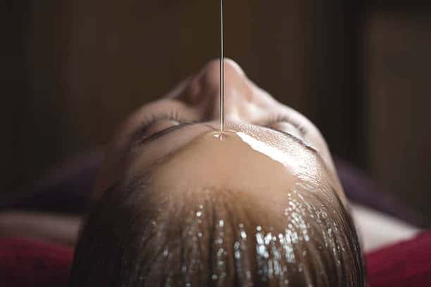 massage indien abhyanga ayurvédique soin corporel médecine traditionnelle