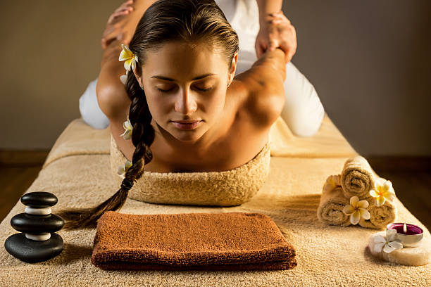 massage thaï étirements corps équilibre yoga