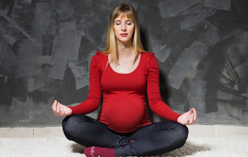 Quels sont les bienfaits du yoga prénatal pour la grossesse et le bien-être ?
